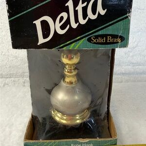 Delta Single Robe Hook Pearl Nickel & Solid Brass No. 84025NB Signature Bathware